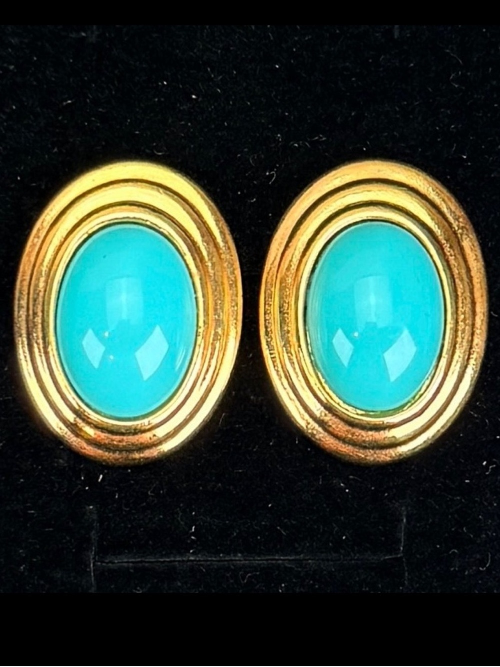 Vintage Goldtone blue accent pierced earrings